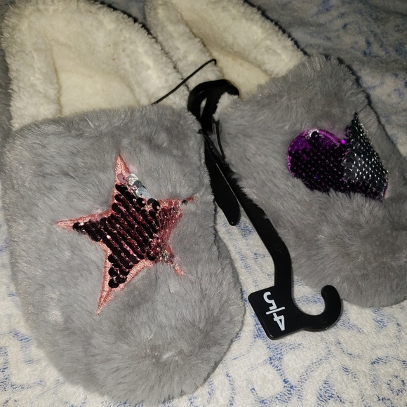 Slippers - Picture 2 of 4